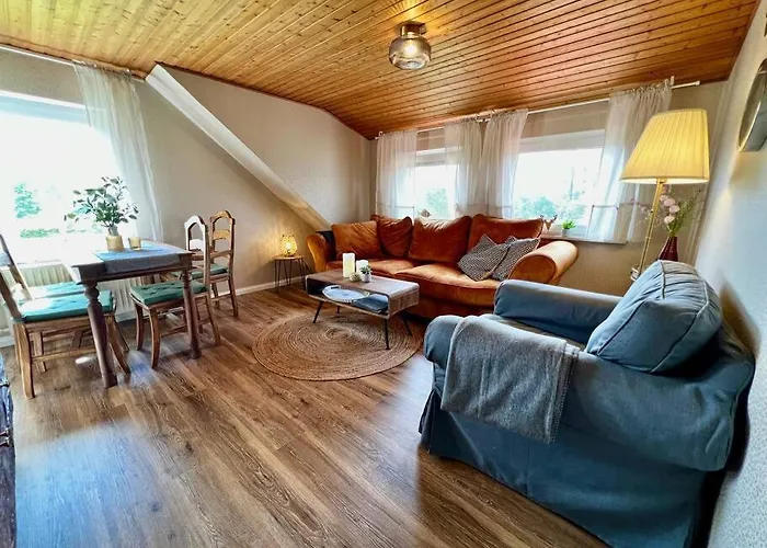 Plueschmors Daire Dornum